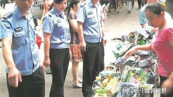 爆料撕春联男子是谁啊视频,网络热议背后的真相  第3张